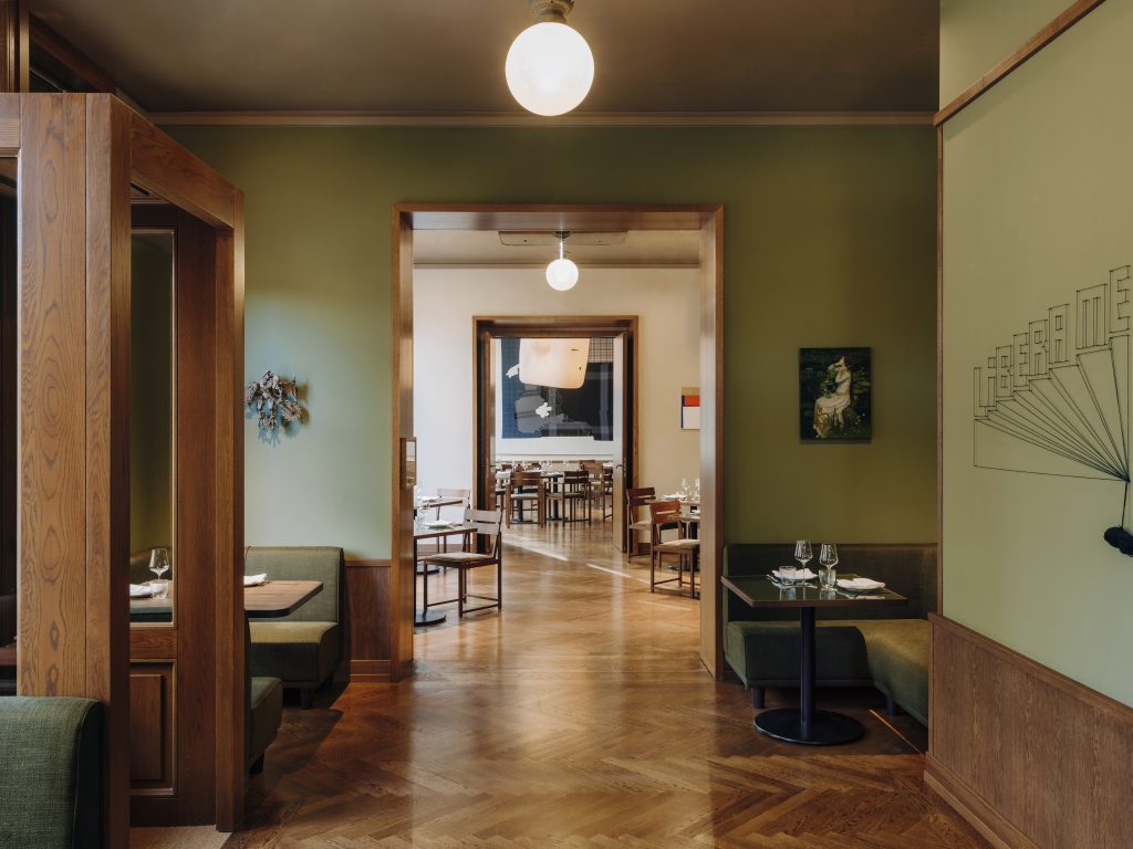 Chateau-Royal-Interior_photo